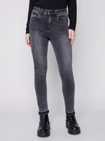 Load image into Gallery viewer, Skinny Jeans with Chain Hem
